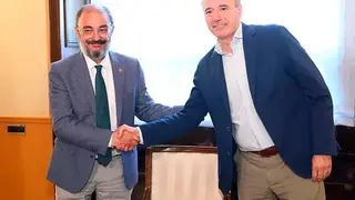 Imagen de archivo del presidente de Arag&oacute;n, Javier Lamb&aacute;n, con el presidente del PP-Arag&oacute;n y alcalde de Zaragoza, Jorge Azc&oacute;n