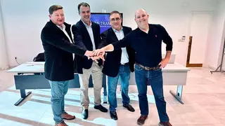 El presidente de Apetamcor, Javier Gonz&aacute;lez; el presidente de Asebutra, Eduardo Rilova; el presidente de Tradime, Jos&eacute; Antonio Moliner, y el presidente de Tradisna, Peio Perochena, durante la constituci&oacute;n de Pymetrans Alianza 