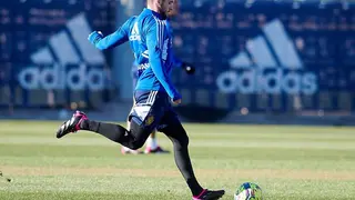 Vada golpea un bal&oacute;n en un entrenamiento