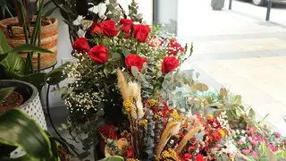 Ramo de rosas en florister&iacute;a