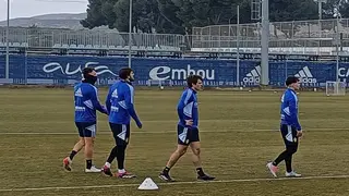Pau Sans en el entrenamiento con el primer equipo