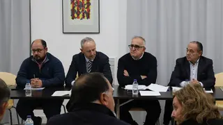 El senador Clemente S&aacute;nchez-Garnica (tercero) se postula como sucesor en una votaci&oacute;n que deber&aacute; tener lugar, como m&aacute;ximo, en siete d&iacute;as