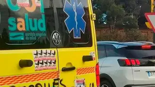Ambulancia con pintadas