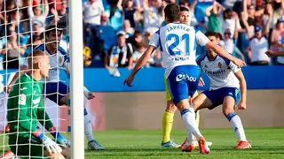 Zapater celebra un gol