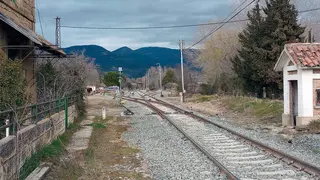 Entre Plasencia del Monte y Ayerbe, Adif ha renovado 20,7 kil&oacute;metros de v&iacute;a en la que se ha mejorado el trazado con la introducci&oacute;n de curvas de transici&oacute;n