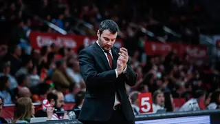 El t&eacute;cnico se hizo con el galard&oacute;n tras el gran ejercicio de las rojillas, que aspiran a los playoffs por el t&iacute;tulo, y la reciente hist&oacute;rica Copa de la Reina ganada a domicilio. Foto: Casademont Zaragoza