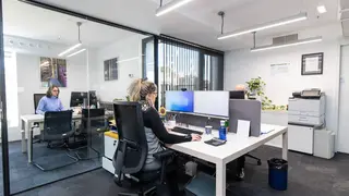 Mutua MAZ quiere ayudar a mitigar el riesgo de estas lesiones con la herramienta sobre ergonom&iacute;a en oficinas