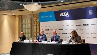
El candidato de CHA a la presidencia de Arag&oacute;n, Jos&eacute; Luis Soro, ha protagonizado la nueva cita del Ciclo Pol&iacute;tico de ADEA