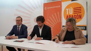 Carlos Ortas, Adri&aacute;n V&aacute;zquez y Natalia Lascorz han sellado el acuerdo