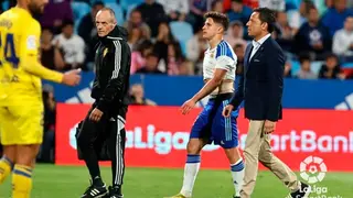 Simeone abandona el terreno de juego tras caer lesionado ante Las Palmas