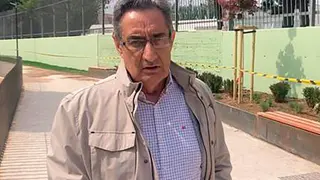 Julio Calvo en la visita a la calle Hayedo