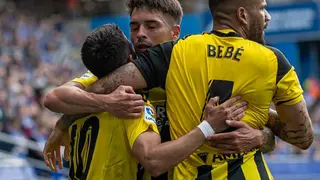 Bermejo, Llu&iacute;s y Beb&eacute; se abrazan 
