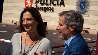 Daniel P&eacute;rez Calvo y Cristina Sobrino, n&uacute;mero 2 de Ciudadanos, han visitado el cuartel de la Polic&iacute;a Local de La Paz, en Parque Venecia. Fotograf&iacute;a: Ciudadanos.