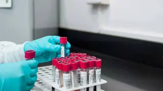 Investigador en laboratorio