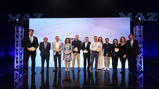 Foto de familia de los premiados