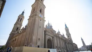 Viste de una de las torres del Pilar vallada