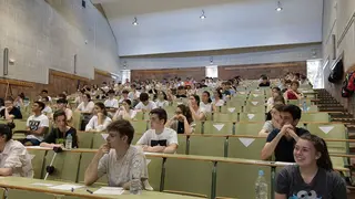 Alumnos preparados para examinarse en selectividad