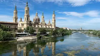 El Pilar, a su paso por el r&iacute;o Ebro