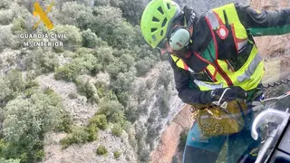 Un Guardia Civil acude a rescatar al monta&ntilde;ero franc&eacute;s fallecido