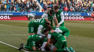 Pi&ntilde;a del Huesca tras ganar al Mirand&eacute;s