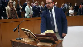 El diputado del PAR, Alberto Izquierdo, sigue a la espera de poder llegar a acuerdos con el PP