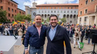 En su discurso de este domingo, Abascal tuvo palabras directas para Alejandro Nolasco, con quien comparti&oacute; mitin en Teruel antes del 28M | Foto: Vox