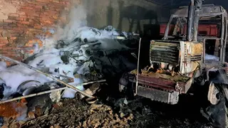 El fuego ha calcinado un tractor y varios enseres agr&iacute;colas