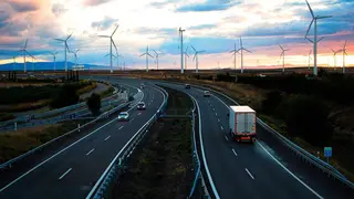 Una autov&iacute;a con tr&aacute;fico fluido