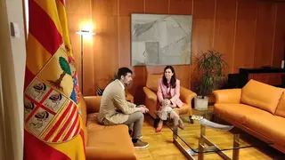 La presidenta de las Cortes se ha reunido este viernes con Izquierda Unida y Podemos
