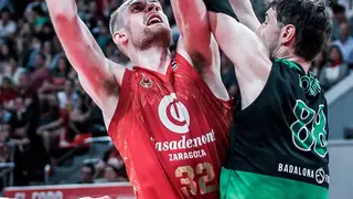 Hlinason se ha convertido en el jugador que m&aacute;s tapones y mates ha realizado con esta camiseta