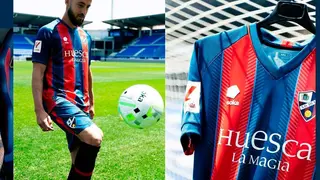 La camiseta tiene detalles en blanco y la bandera de Arag&oacute;n en la parte posterior del cuello | Foto: SD Huesca