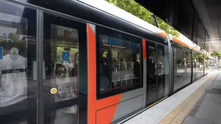 A partir del d&iacute;a 1 de julio, las frecuencias de la red de autobuses urbanos y del tranv&iacute;a se adaptar&aacute;n, como cada a&ntilde;o, a la demanda de viajeros de los meses de verano.