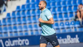 El defensor ha incidido en que la mejora de la S.D. Huesca tiene que venir en la zona ofensiva y con bal&oacute;n. Fotograf&iacute;a: S.D. Huesca.