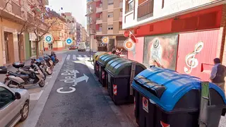 A las 01.07 horas de la madrugada, en la calle de Pablo Sarasate, los Bomberos han tenido que actuar para sofocar el fuego en tres contenedores y dos veh&iacute;culos estacionados cerca