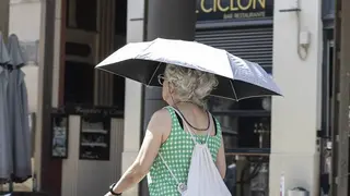 Mujer con paraguas