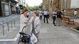 La alcaldesa de Zaragoza, Natalia Chueca, estrena la reci&eacute;n remodelada calle de Ram&oacute;n Celma