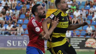 El Real Zaragoza se llev&oacute; este derbi aragon&eacute;s veraniego gracias al tanto de Az&oacute;n. Fotograf&iacute;a: C.D. Teruel.
