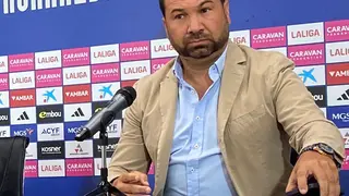 El director deportivo no crea que haya que precipitarse en fichar un cuarto central, pues cree que Franc&eacute;s entrenar&aacute; la semana que viene.