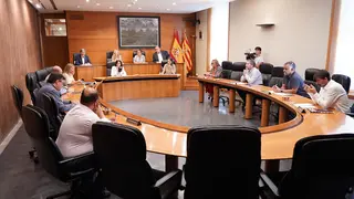 Azc&oacute;n cuenta con los siete apoyos de Vox, a los que podr&iacute;a sumarse otro del PAR. Foto: Cortes de Arag&oacute;n