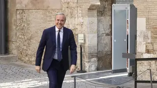 Azc&oacute;n entra sonriente a La Aljafer&iacute;a 