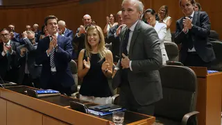 Azc&oacute;n ha recibido los votos del PP, Vox y el PAR