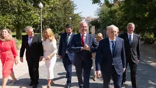 Azc&oacute;n pact&oacute; medidas para ejecutar en los 100 primeros d&iacute;as en los acuerdos con PAR y Vox