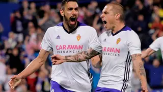 Borja Iglesias y Pombo celebran un gol ante el Real Valladolid