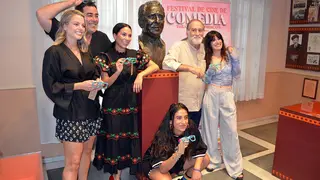 Foto de familia de los seis homenajeados