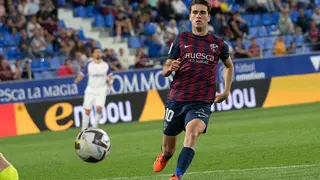 El efectivo se muestra muy feliz de volver cedido al club oscense. Fotograf&iacute;a: S.D. Huesca.