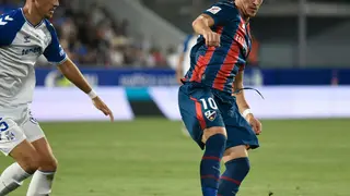 El Huesca est&aacute; pendiente de la llegada de Hashimoto, paralizada por tr&aacute;mites burocr&aacute;ticos, y quiz&aacute;s de otro delantero y centrocampista. Foto: SD Huesca