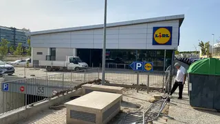 Dos meses despu&eacute;s este supermercado todav&iacute;a no ha podido abrir sus puertas