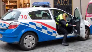 El detenido dio positivo en coca&iacute;na, anfetamina y metanfetaminas mientras conduc&iacute;a y llevaba m&aacute;s de 13 gramos de speed y marihuana en el coche