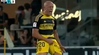 V&iacute;ctor Mollejo celebrando el tercer gol ante el Cartagena. Fotograf&iacute;a: LaLiga.