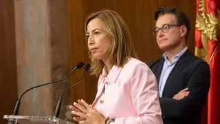 Natalia Chueca y V&iacute;ctor Serrano en una comparecencia 